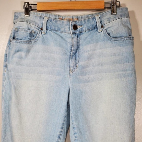 Chico's Platinum Crop Straight Leg Jeans Light Wash Blue Size .5 / Small - Picture 2 of 13